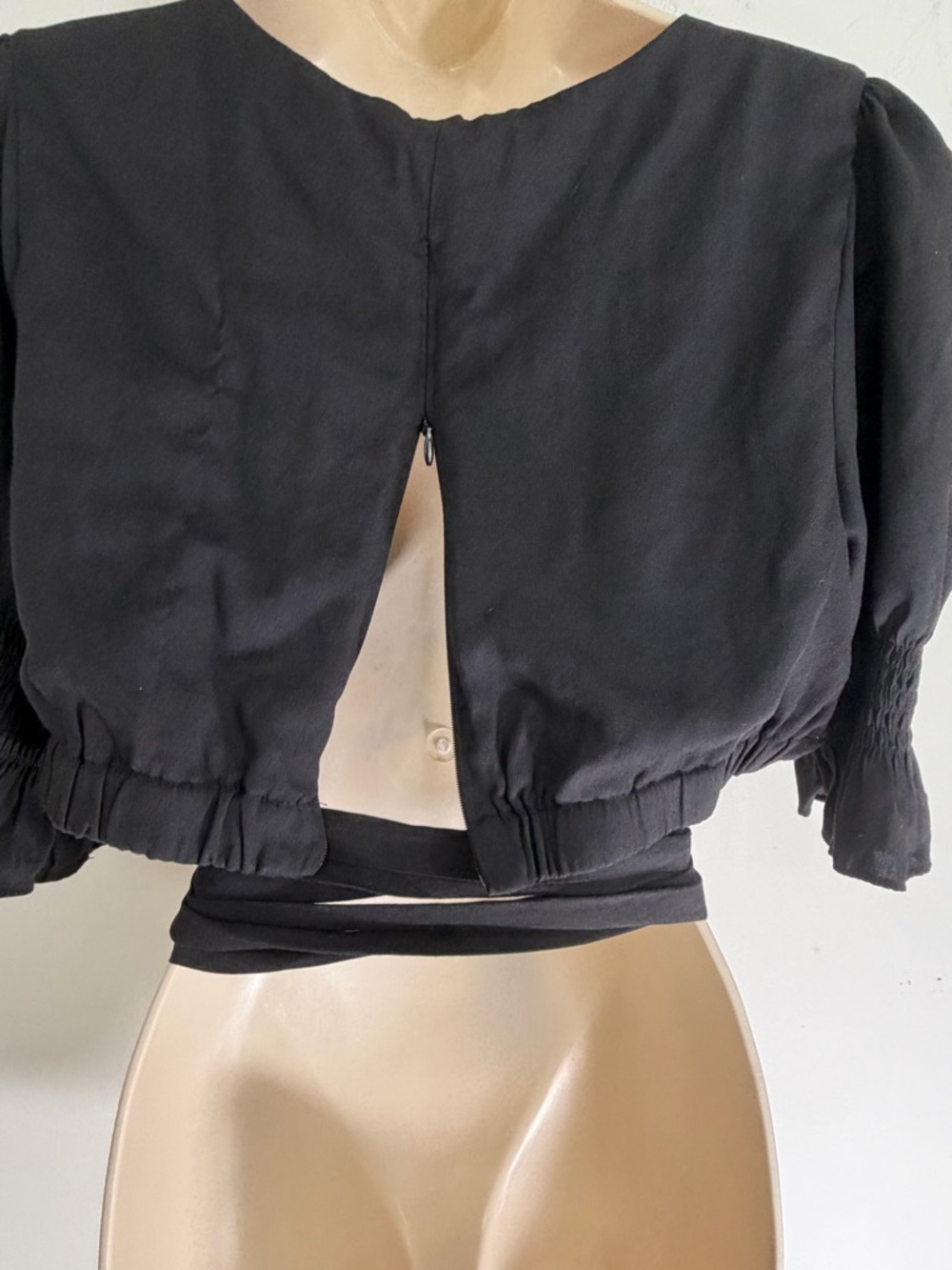 DO+BE Black Ring-Front Wrap Crop Top with Puff Sleeves size large - Picture 6 of 8